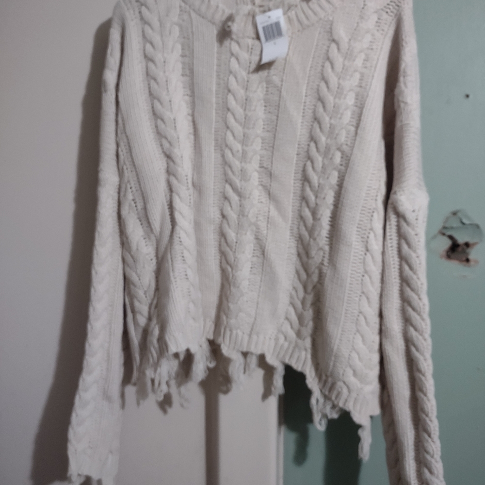 Woman's Cream colored Large Fashion on Earth fringed sweater New with tags